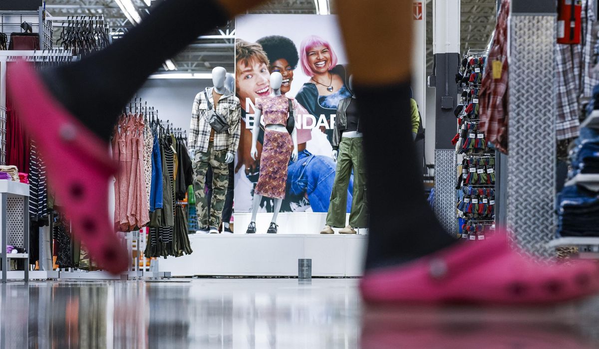NextImg:U.S. consumer confidence rises in August as Americans’ optimism about future improves