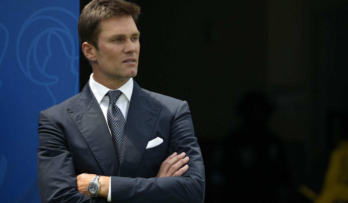 NextImg:Tom Brady takes awkward first steps in transition from football field to TV booth