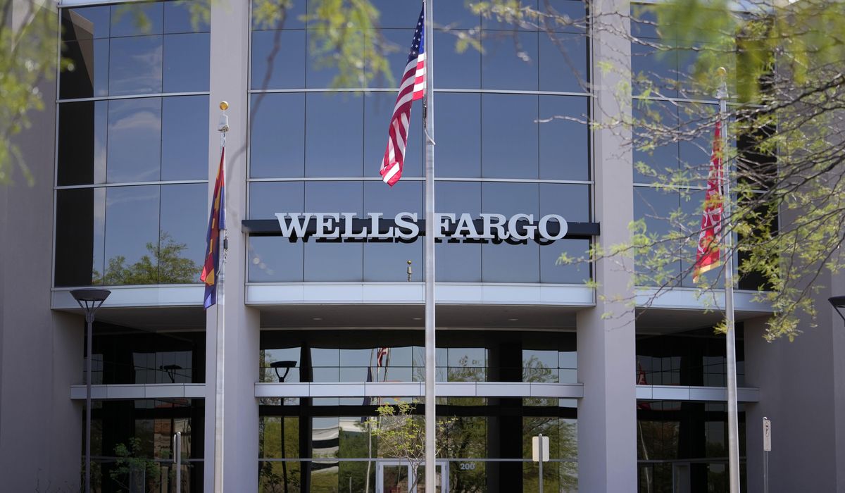 NextImg:Wells Fargo employee in Arizona found dead in office cubicle four days after clocking in