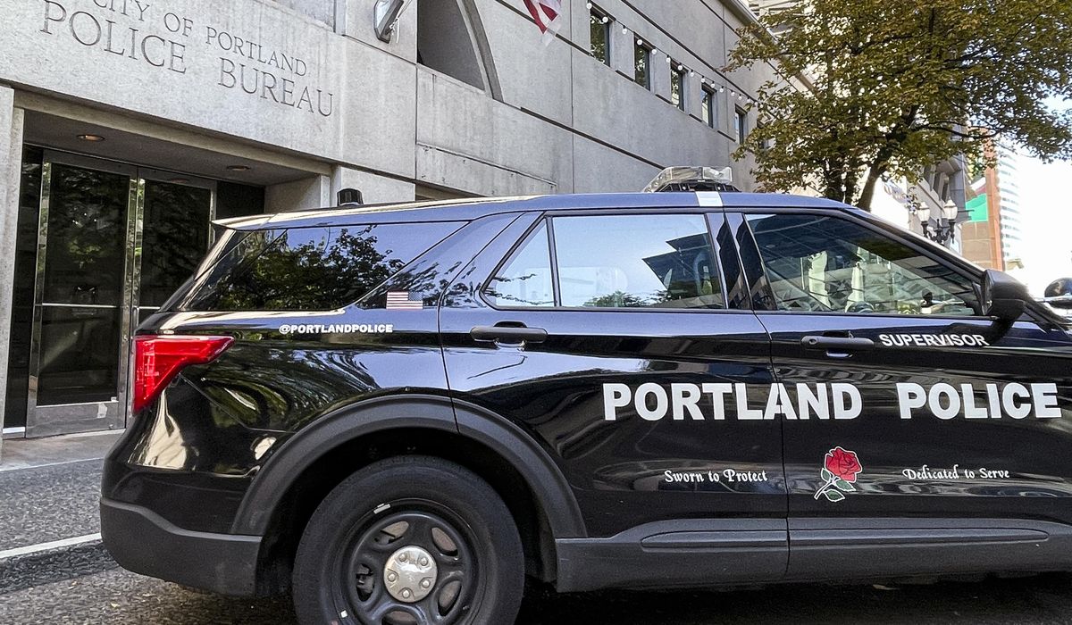NextImg:Portland police let standoff with knife-wielding man end without arrest