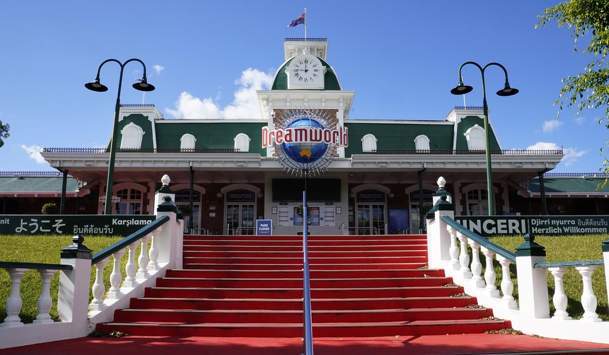 NextImg:Tiger bites handler at Australian amusement park