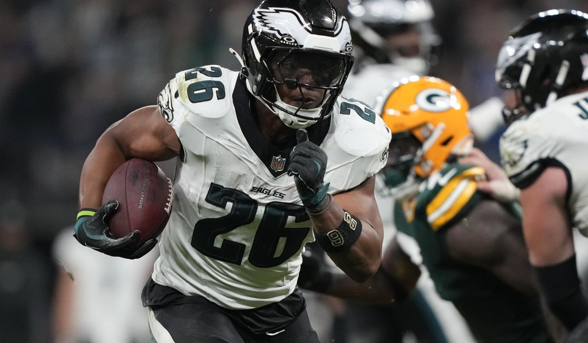 NextImg:Barkley scores 3 TDs as Eagles beat Packers 34-29 in Brazil. Packers’ Love injured in final minute