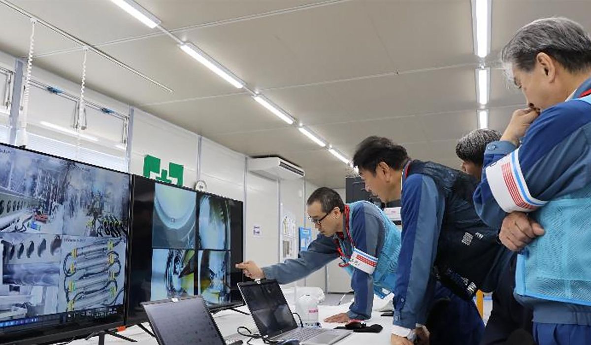 NextImg:Robot begins two-week mission to retrieve melted fuel from the damaged Fukushima nuclear plant