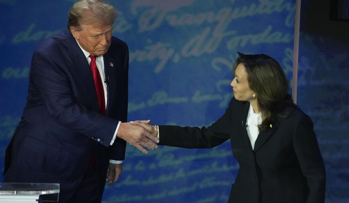 NextImg:White House hosts first meeting with Trump, Harris transition teams