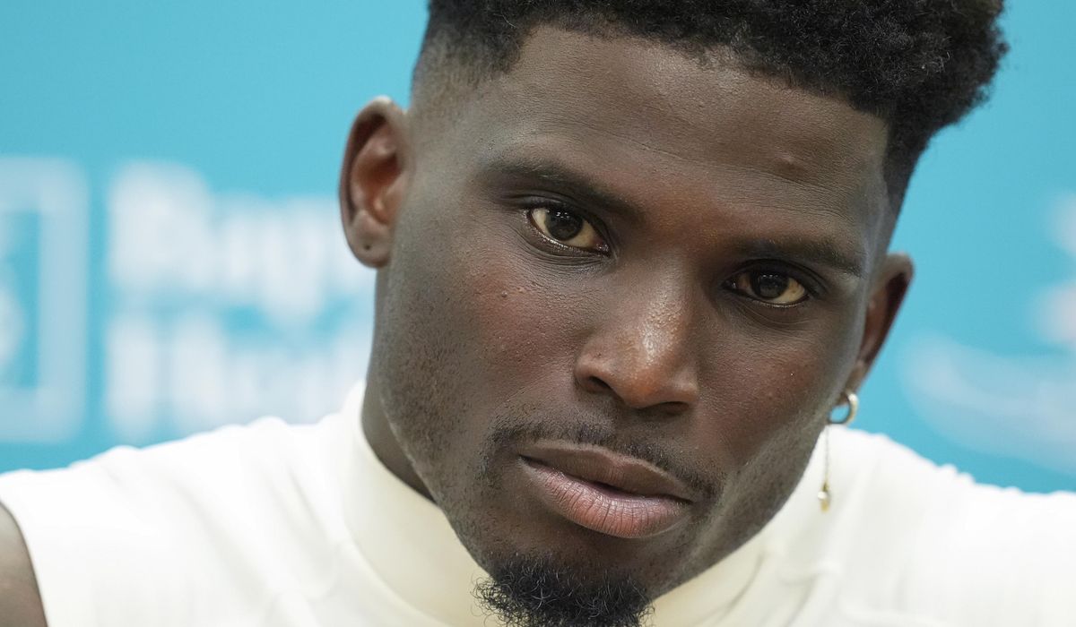 NextImg:Tyreek Hill says he could have handle traffic stop better but still wants officer fired