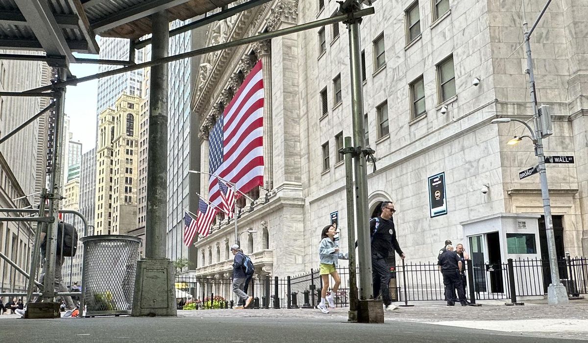 NextImg:Wall Street slides and Dow drops 600 as traders pare forecasts for rate cuts