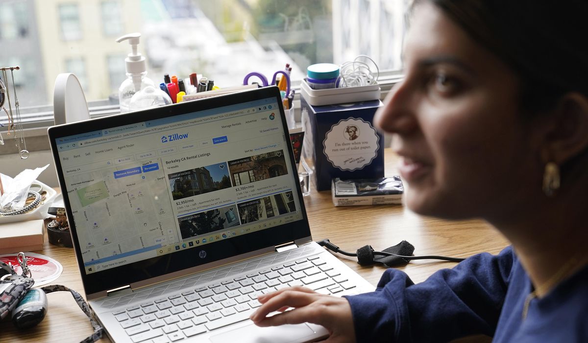 NextImg:Online learning flourishes as residential colleges face rising costs