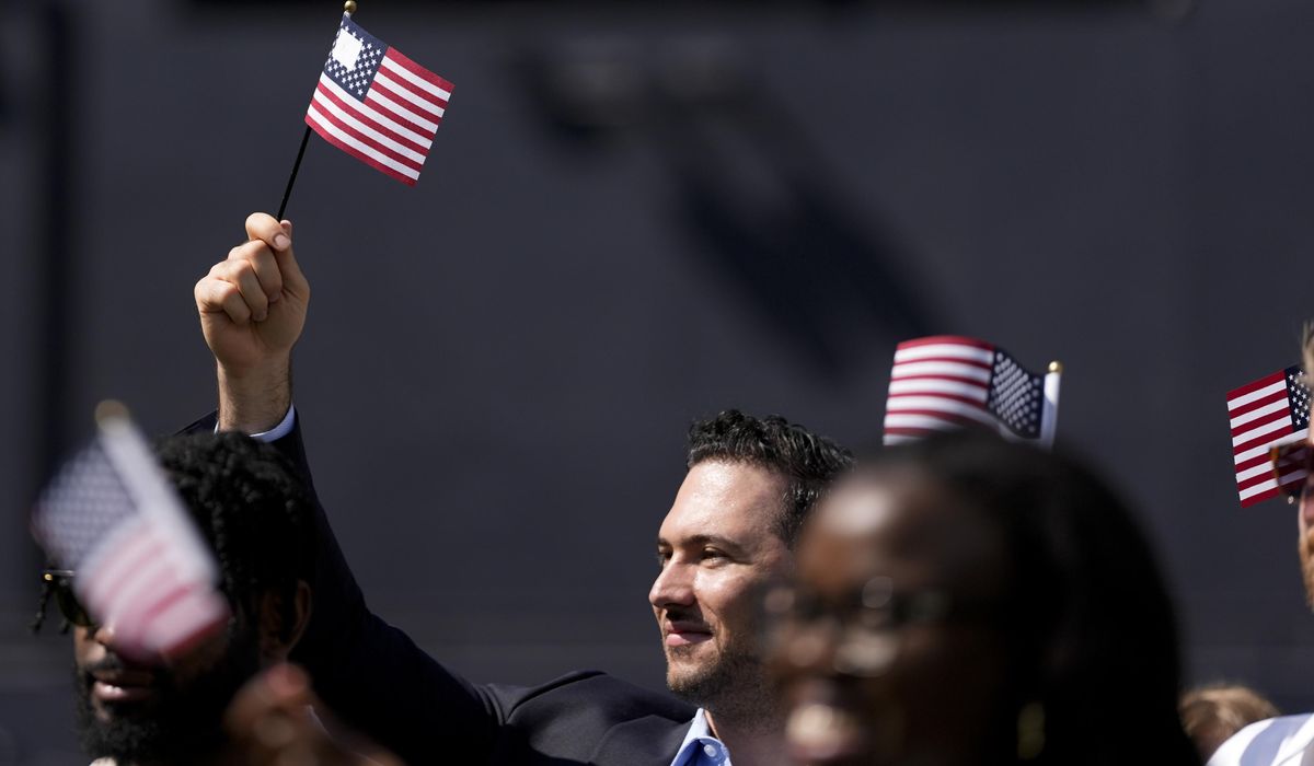 NextImg:Share of foreign-born in the U.S. at highest rate in more than a century, says survey