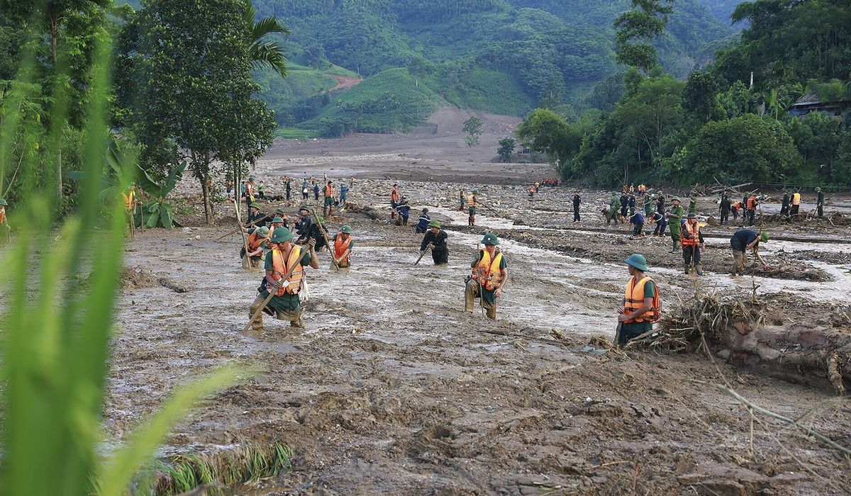NextImg:Vietnam typhoon death toll rises to 233 as more bodies found in areas hit by landslides and floods