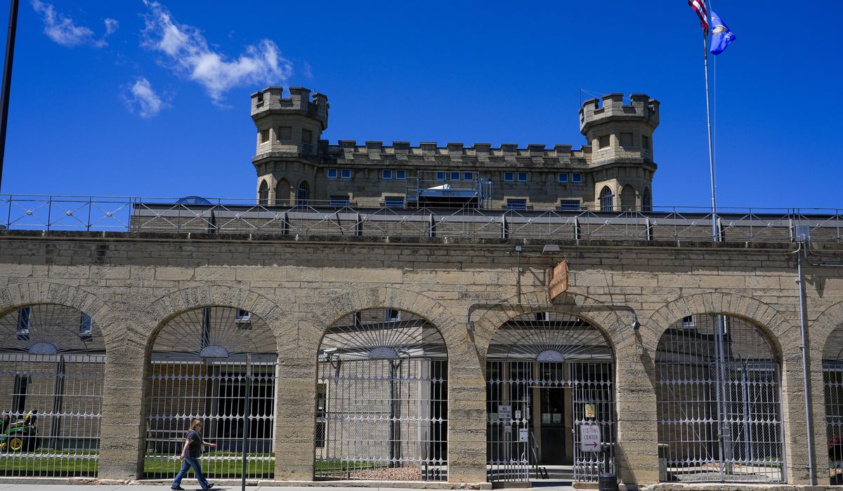 NextImg:Former employee of troubled Wisconsin prison pleads guilty to smuggling contraband into the prison