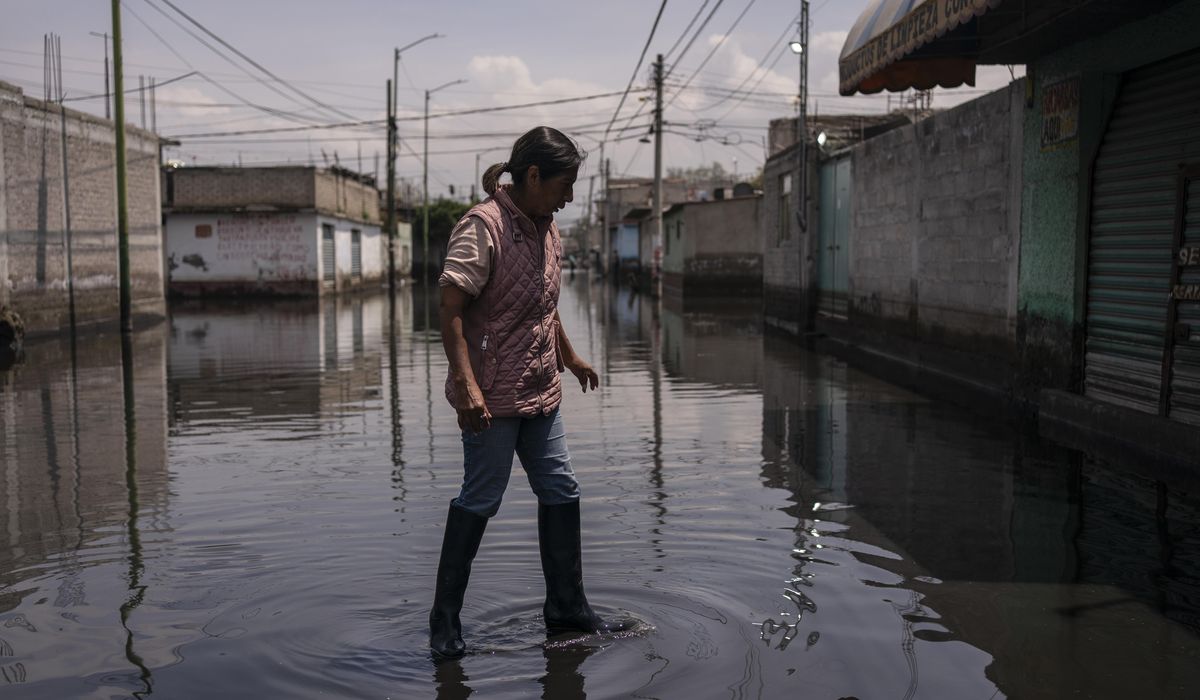 NextImg:Residents of Chalco, a Mexico City suburb, are anxious after living in black sewage water