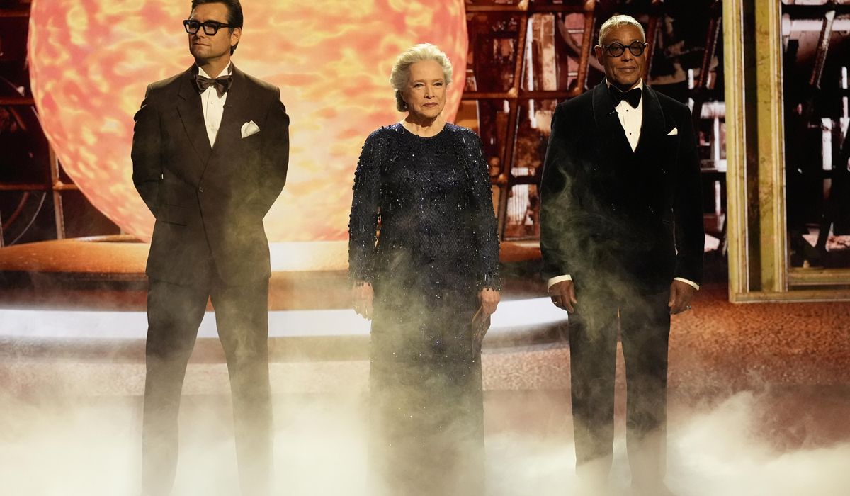 NextImg:Emmy Moments: Hosts mock ‘The Bear,’ while TV moms, ‘Happy Days’ and ‘West Wing’ celebrated