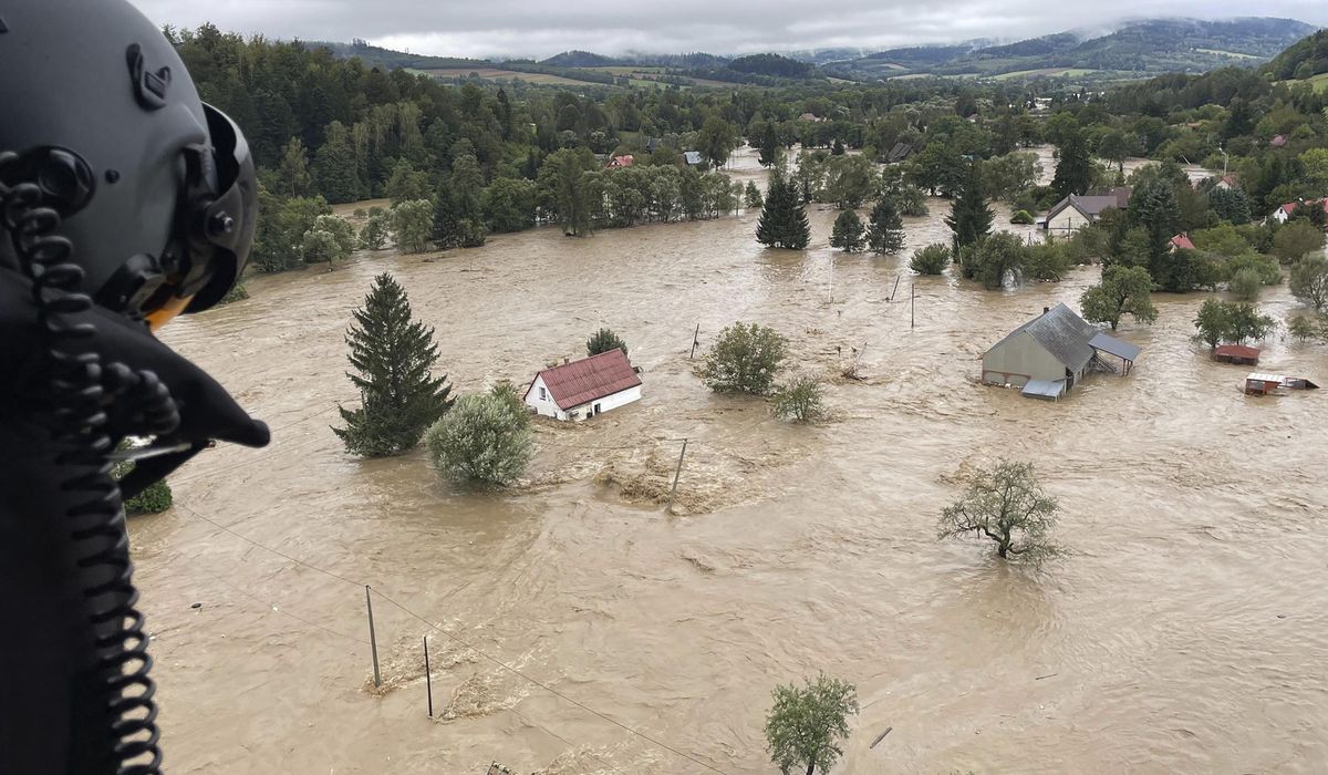 NextImg:Budapest and Poland’s Wroclaw reinforce their river banks ahead of more flooding in central Europe
