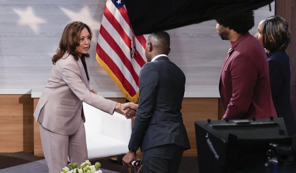 NextImg:Black journalist association that clashed with Trump gives Kamala Harris a warm welcome