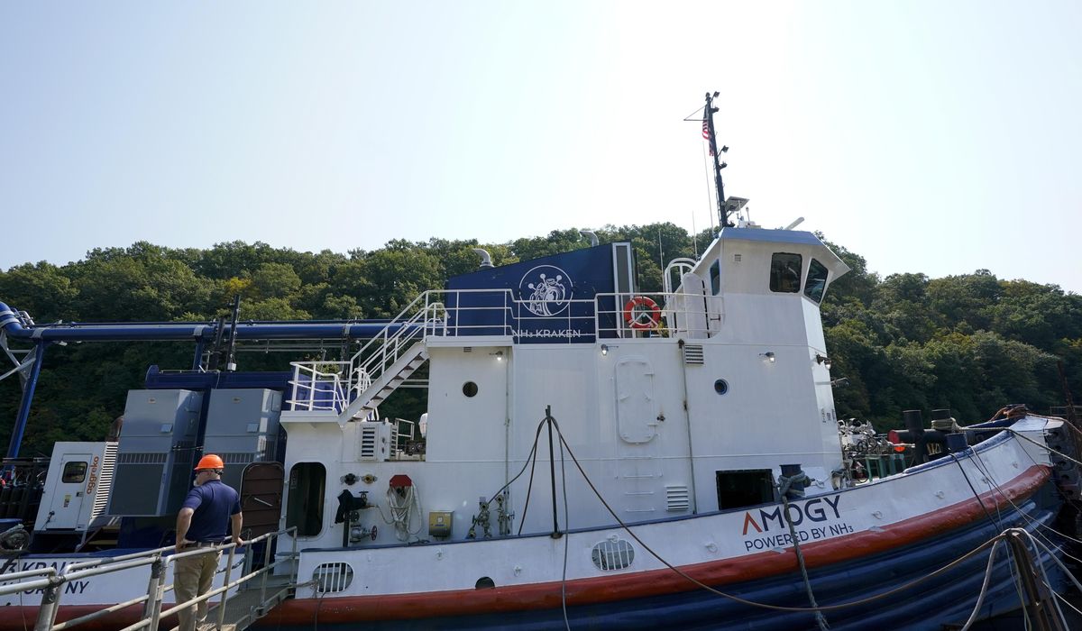 NextImg:Tugboat powered by ammonia sails for the first time, showing how to cut emissions from shipping
