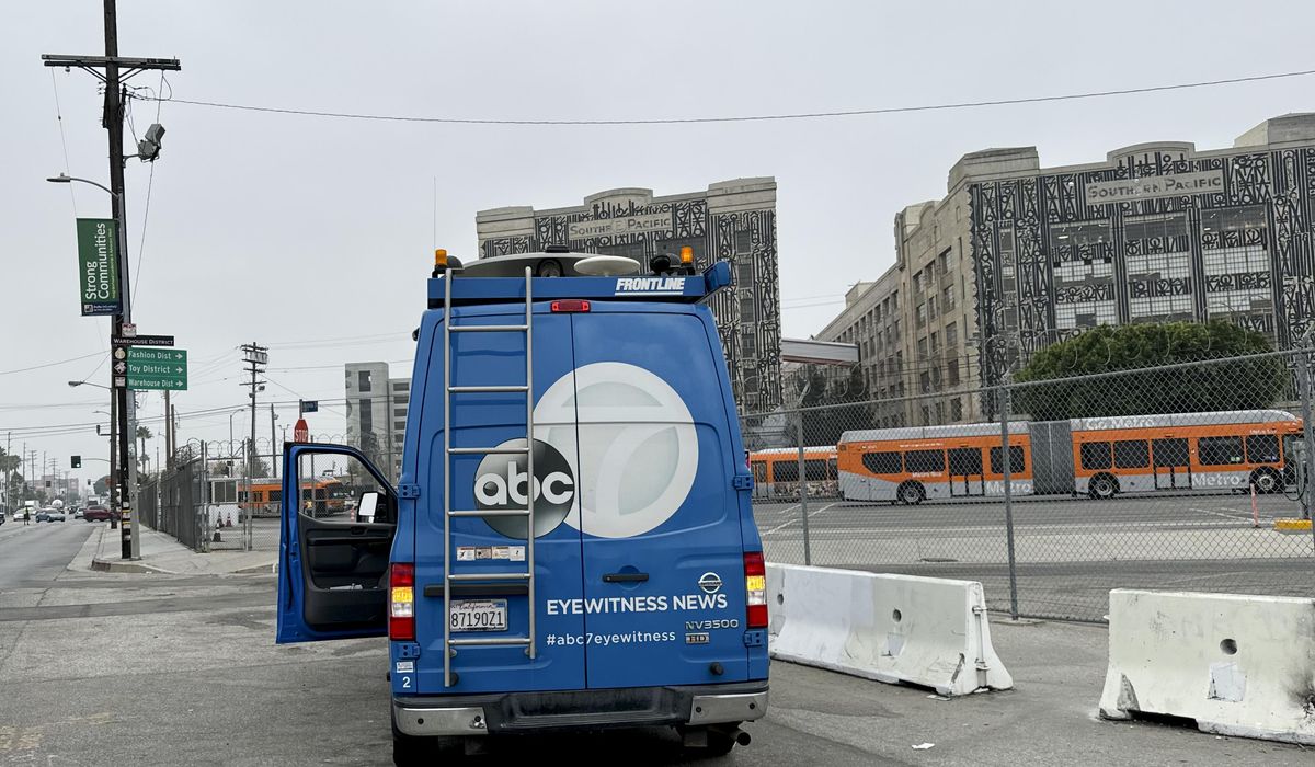 NextImg:Passenger killed when gunman hijacks city bus, leads police on chase through downtown Los Angeles