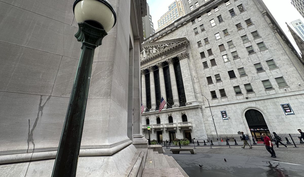 NextImg:Wall Street rises, but a slide for oil keeps the gains in check