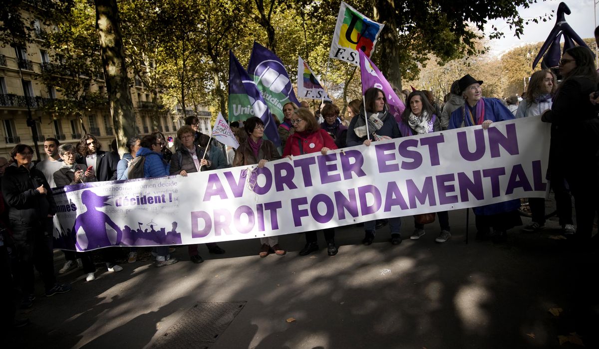 NextImg:Hundreds rally in the streets of Paris to support world abortion rights