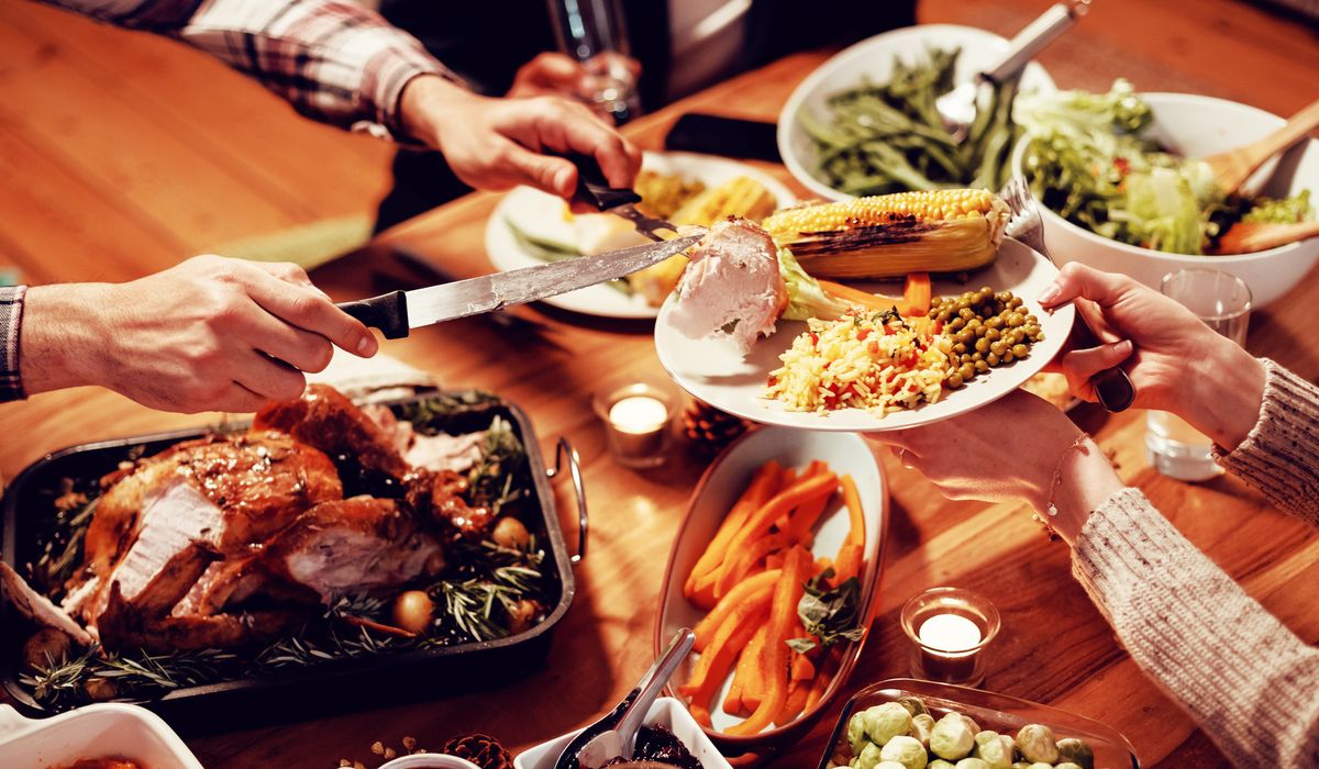 NextImg:WATCH: Shoppers say they’ll keep politics off the table at Thanksgiving