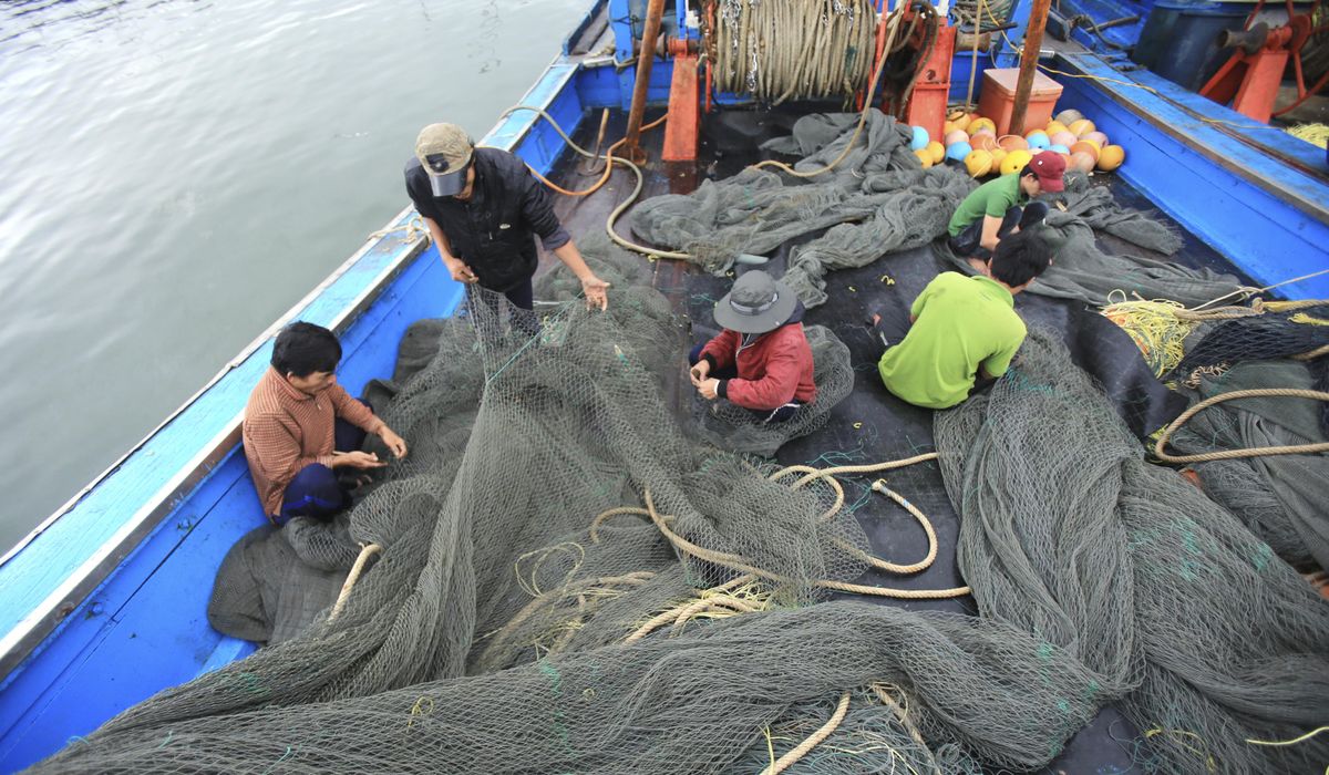 NextImg:Vietnam condemns China for assault on its fishermen in the disputed South China Sea