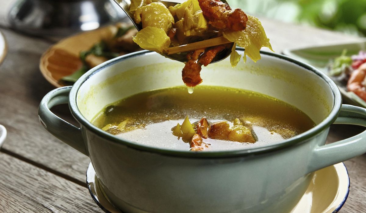 NextImg:A window into a Southern Thai family: Turmeric chicken soup for a cold