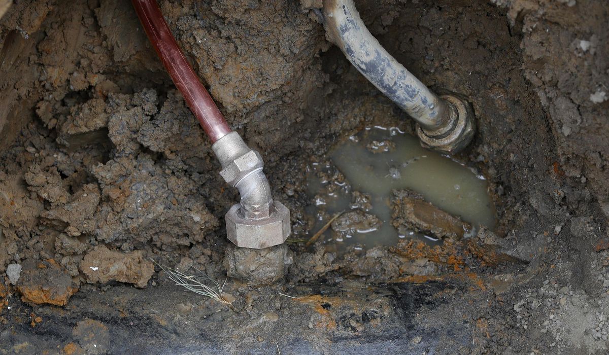 NextImg:Biden sets a 10-year deadline for U.S. cities to replace lead pipes and make drinking water safer