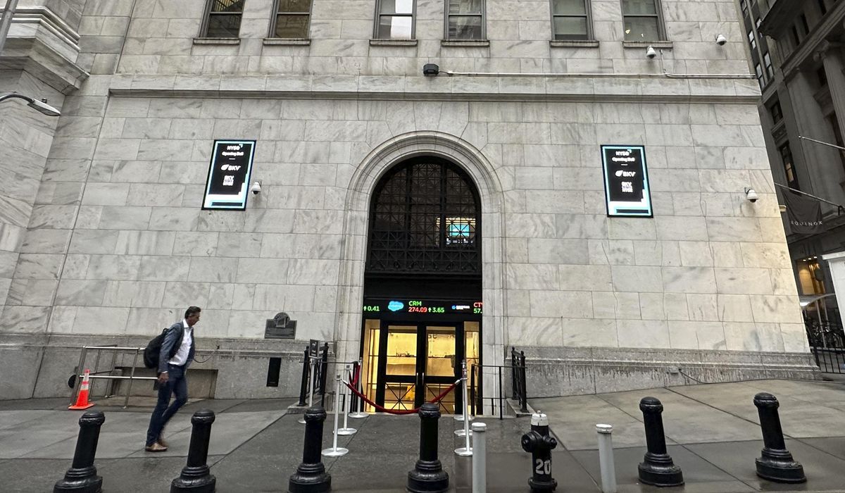 NextImg:Wall Street heads for its longest weekly winning streak of the year