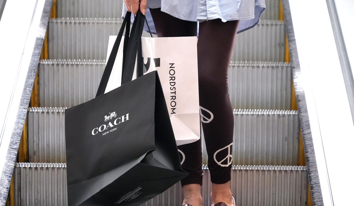 NextImg:Wealthier Americans are driving retail spending and powering U.S. economy