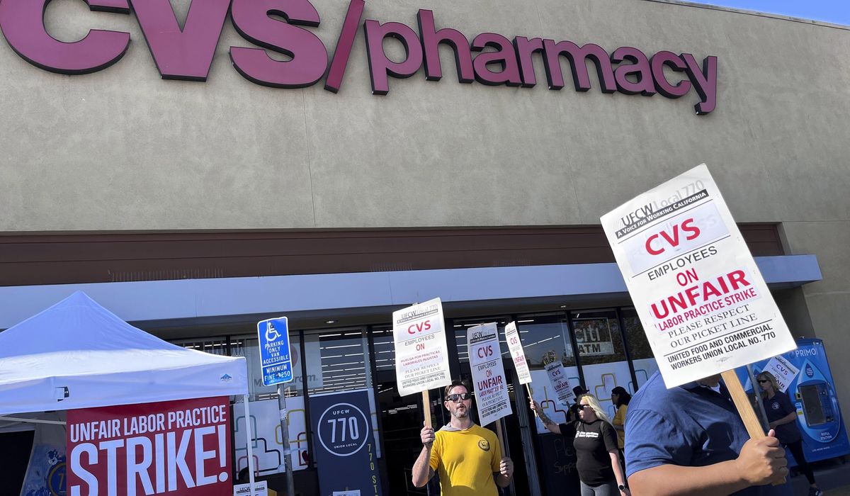 NextImg:CVS workers reach tentative contract agreement after weekend strike