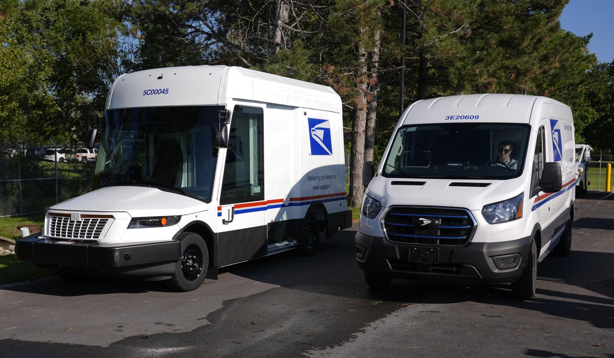 NextImg:Mail carriers reach tentative deal with USPS that includes pay raises and air-conditioned trucks