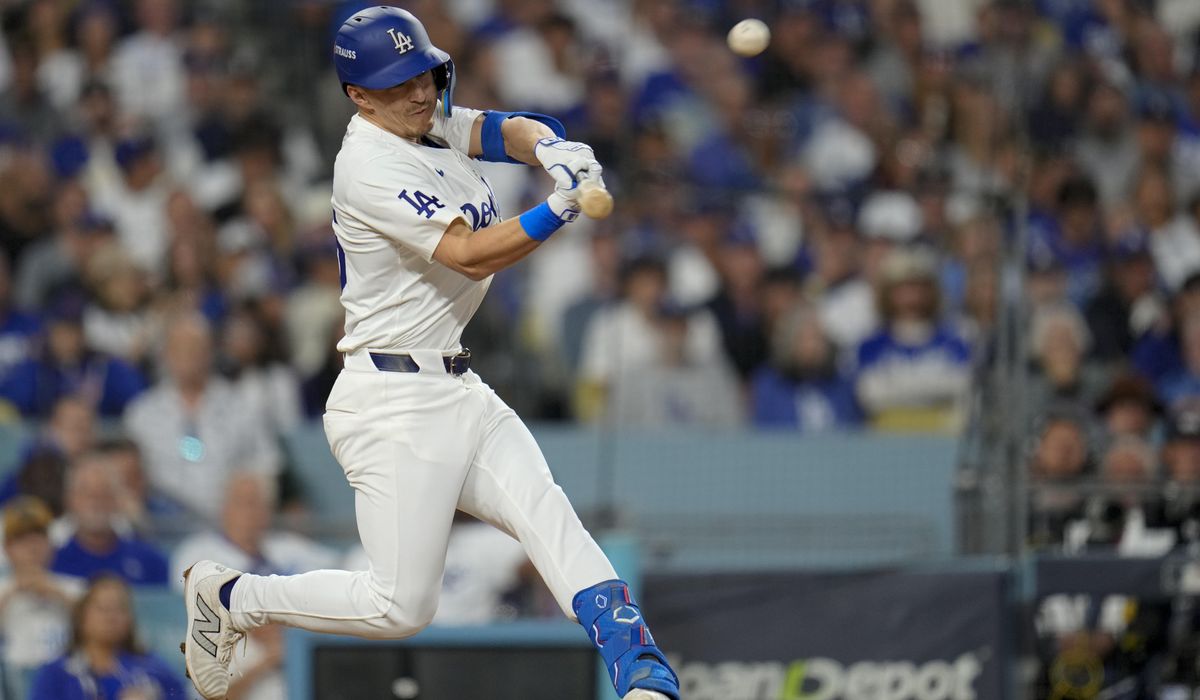 NextImg:Dodgers finish off Mets with 10-5 win in NLCS