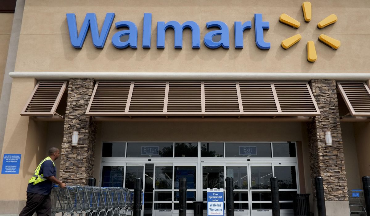 NextImg:Walmart exec says Trump tariffs might hike prices