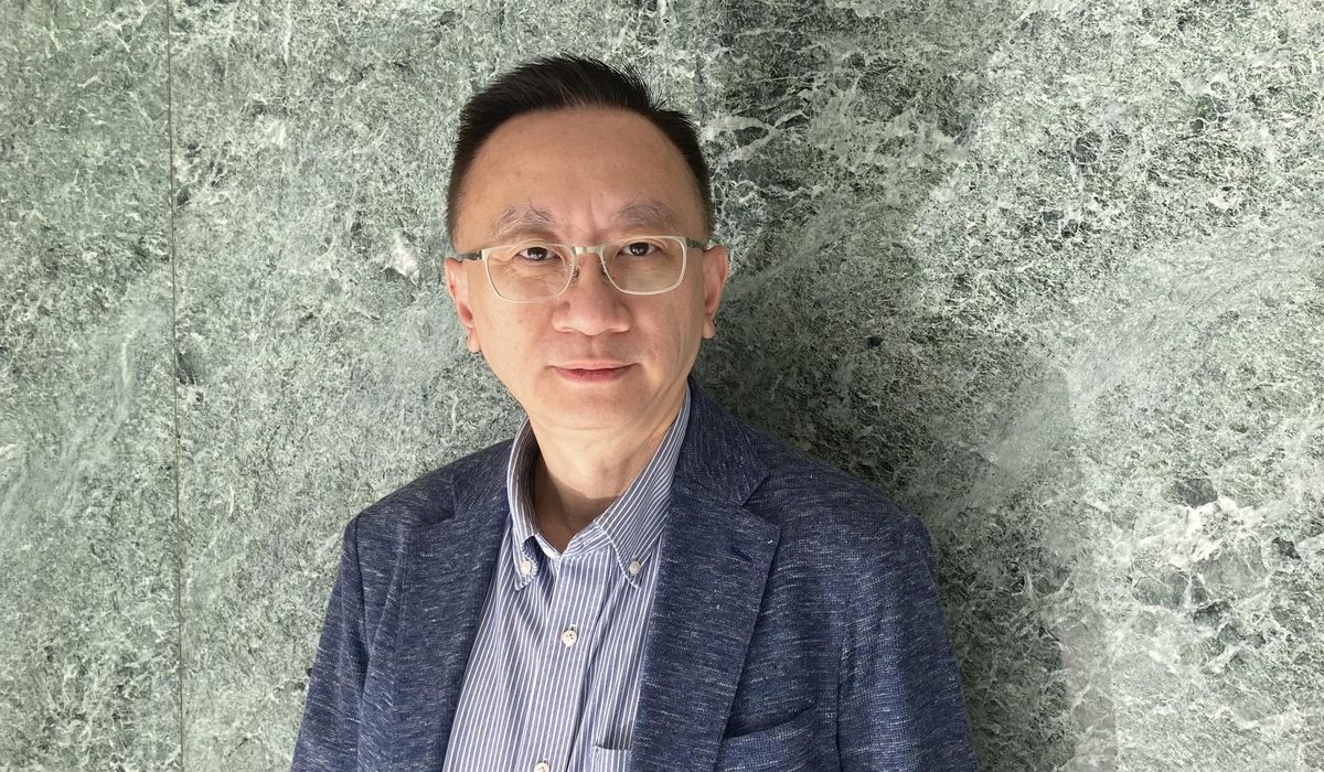 NextImg:Hong Kong bars WhatsApp, WeChat and Google Drive from government computers