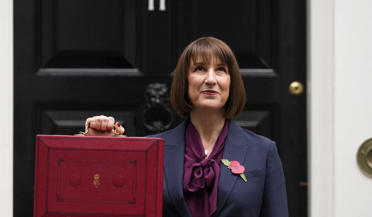 NextImg:U.K. Treasury chief unveils budget with 40 billion pounds in tax hikes, promising greater investment