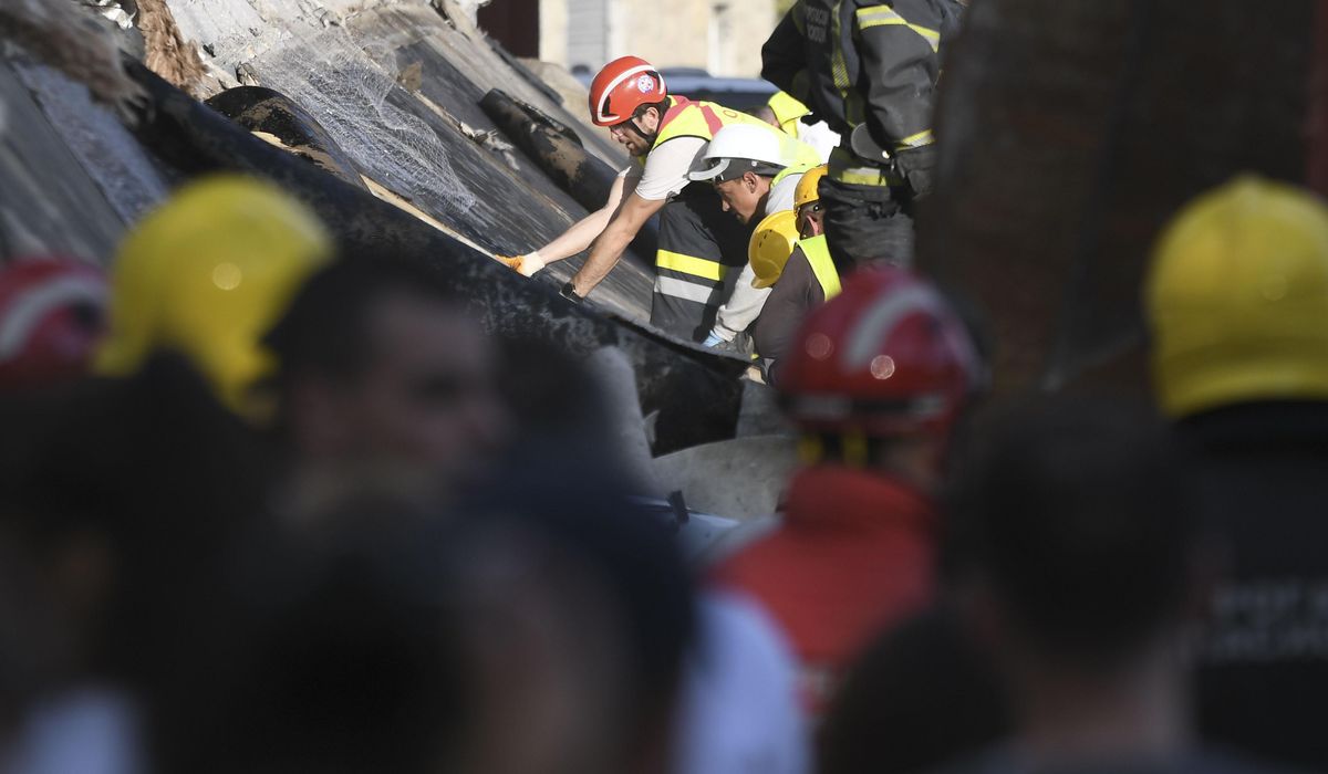 NextImg:At least 8 killed in roof collapse at Serbian railway station