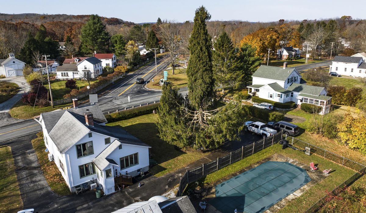NextImg:Crowds flock to small Massachusetts town to send off New York’s Rockefeller Christmas tree