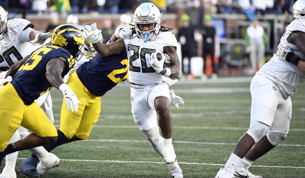 NextImg:Oregon a unanimous No. 1 ahead of first playoff rankings, followed by Georgia, Ohio State