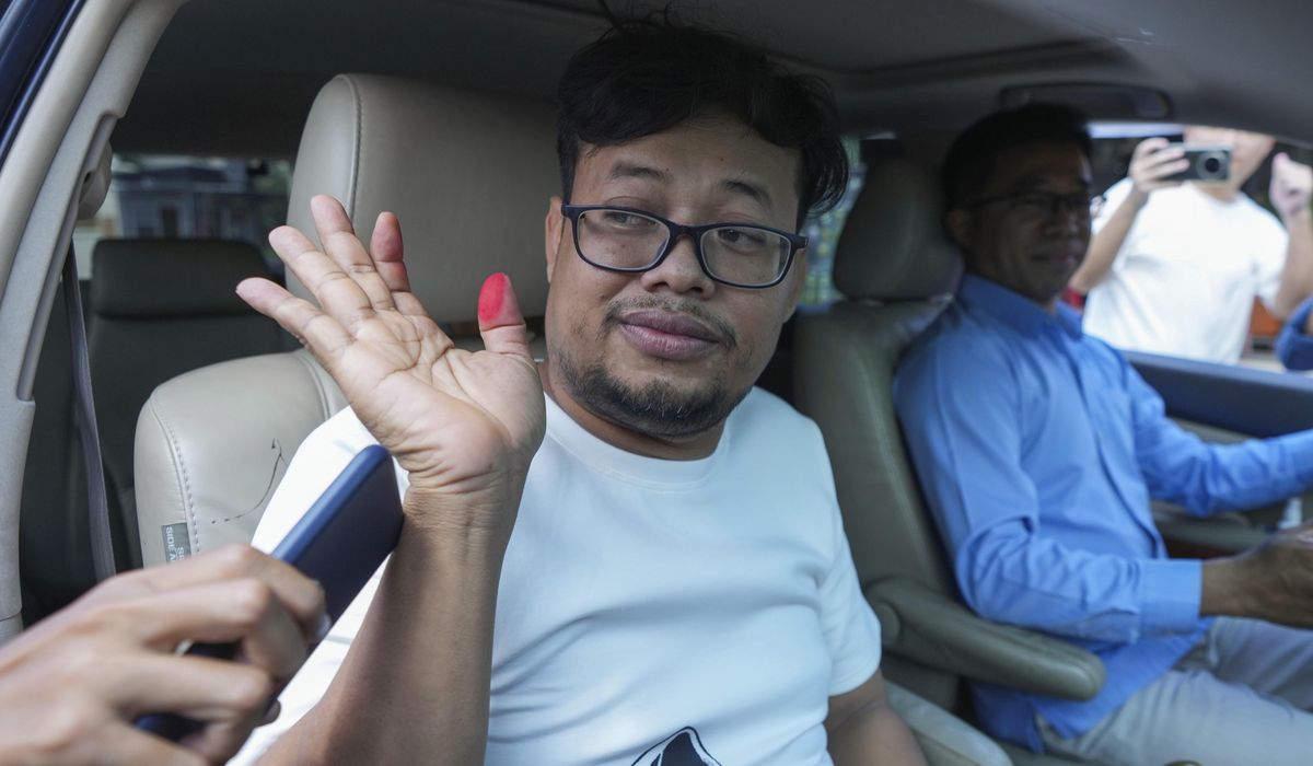 NextImg:After his arrest for Facebook posts, a Cambodian reporter says he will become a farmer instead