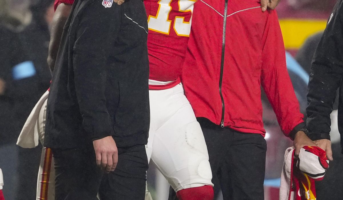 NextImg:Chiefs’ Mahomes practicing as usual 2 days after tweaking his ankle in Monday night win over Bucs