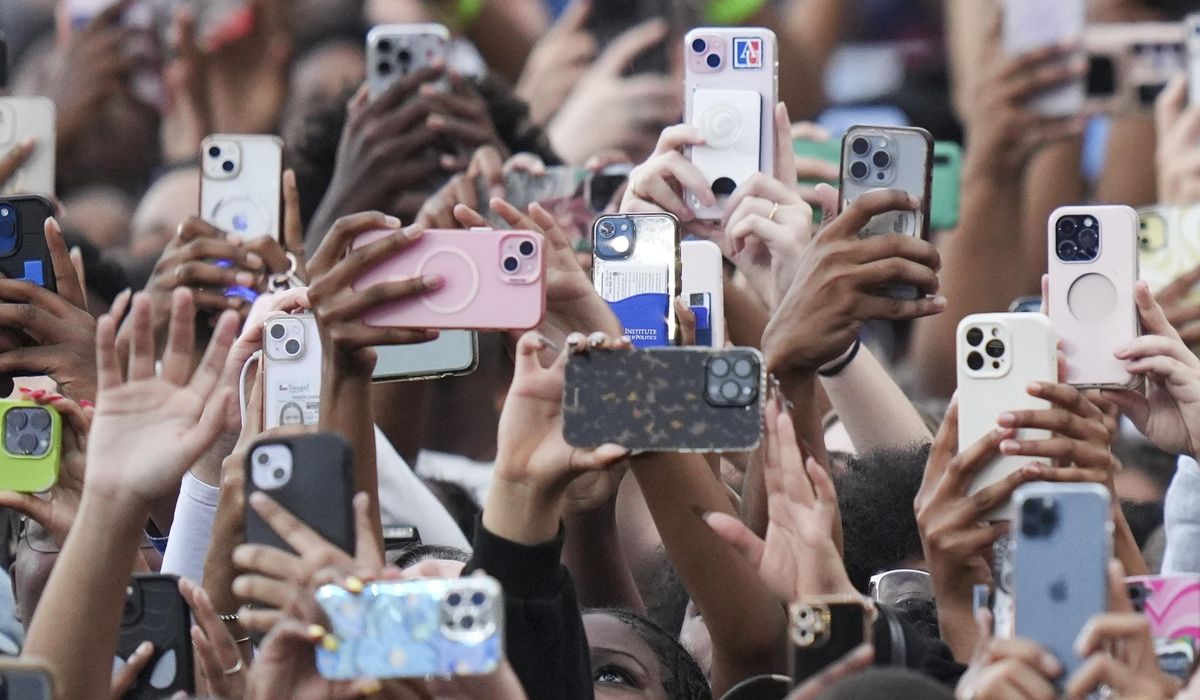 NextImg:1 in 5 Americans get their news from social media influencers, report finds