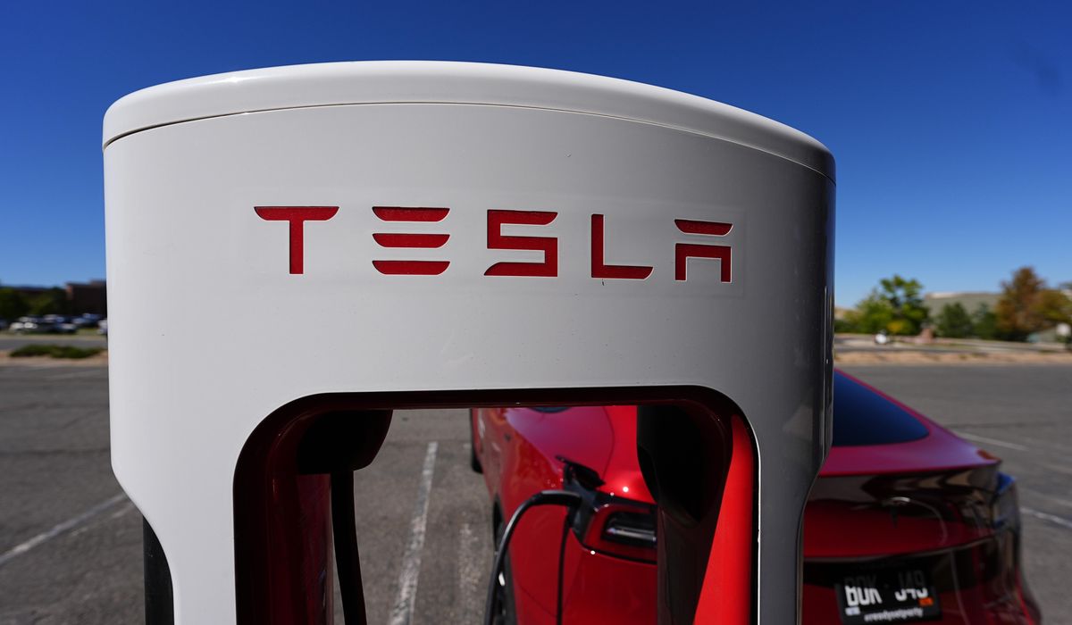 NextImg:Tesla offers insurance discount to drivers who use Full Self-Driving feature