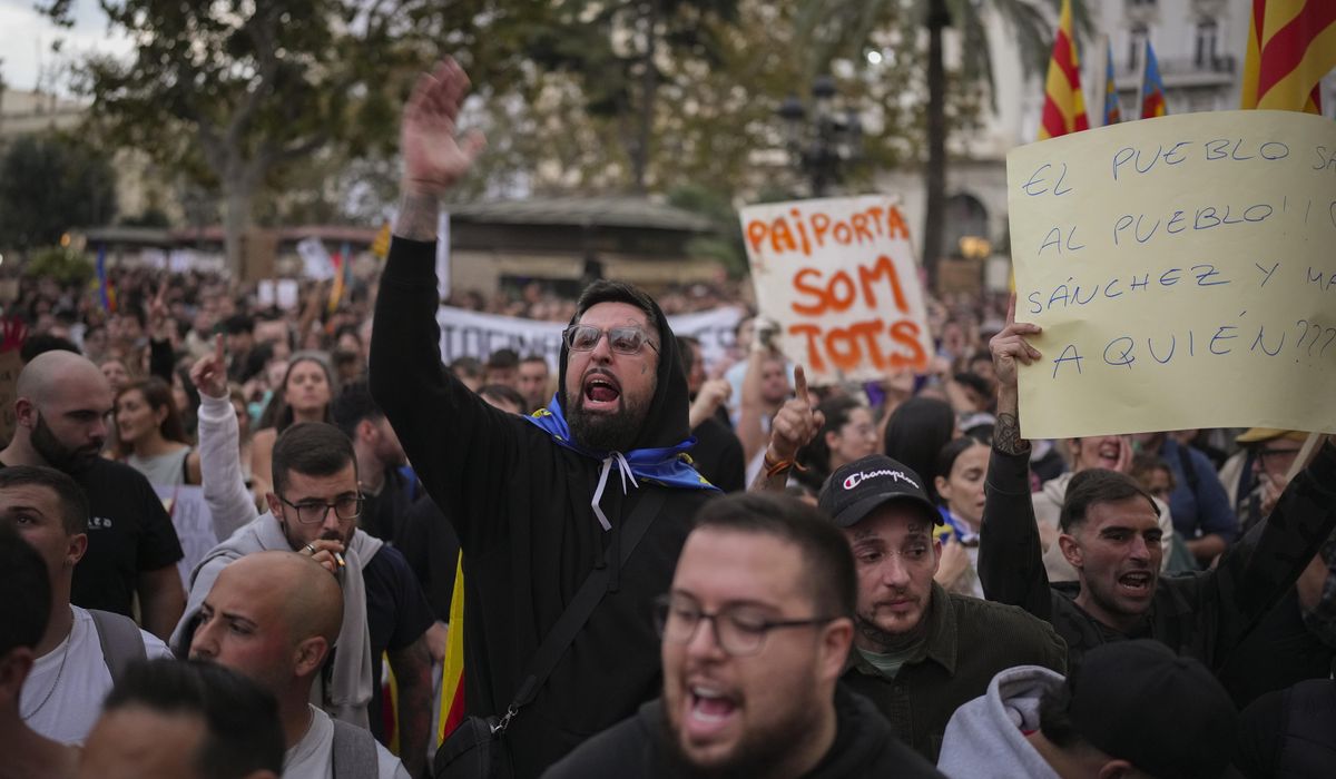 NextImg:Spaniards demand resignation of Valencia leader for bungling flood response