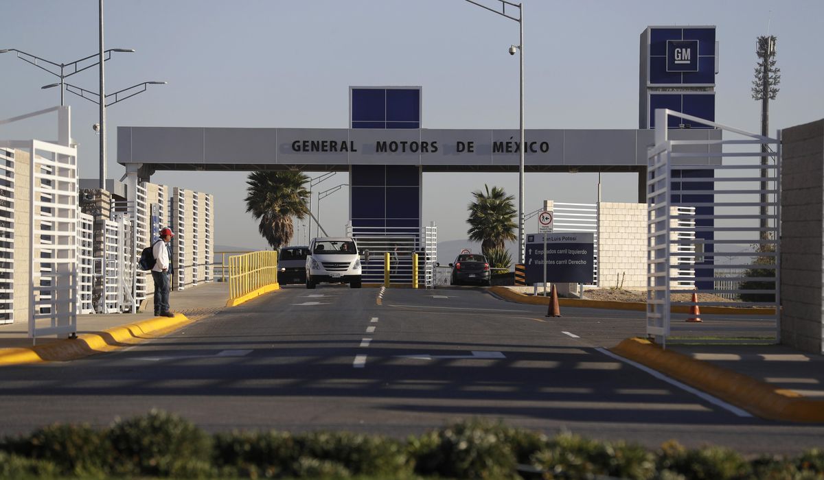 NextImg:Mexico says Trump tariff plan would kill 400K U.S. jobs, devastate auto sector