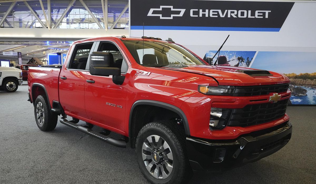 NextImg:GM recalling big pickups and SUVs because the rear wheels can lock up, increasing risk of a crash