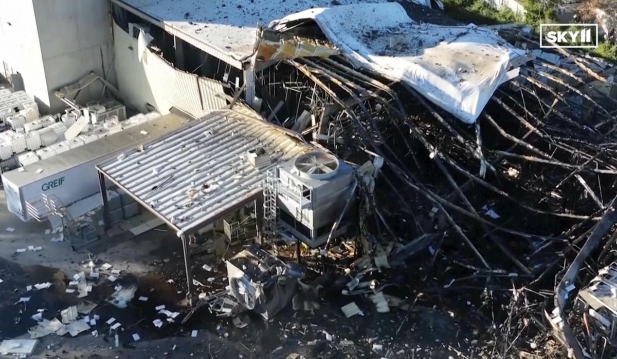 NextImg:Kentucky factory explosion kills two employees and damages the surrounding neighborhood