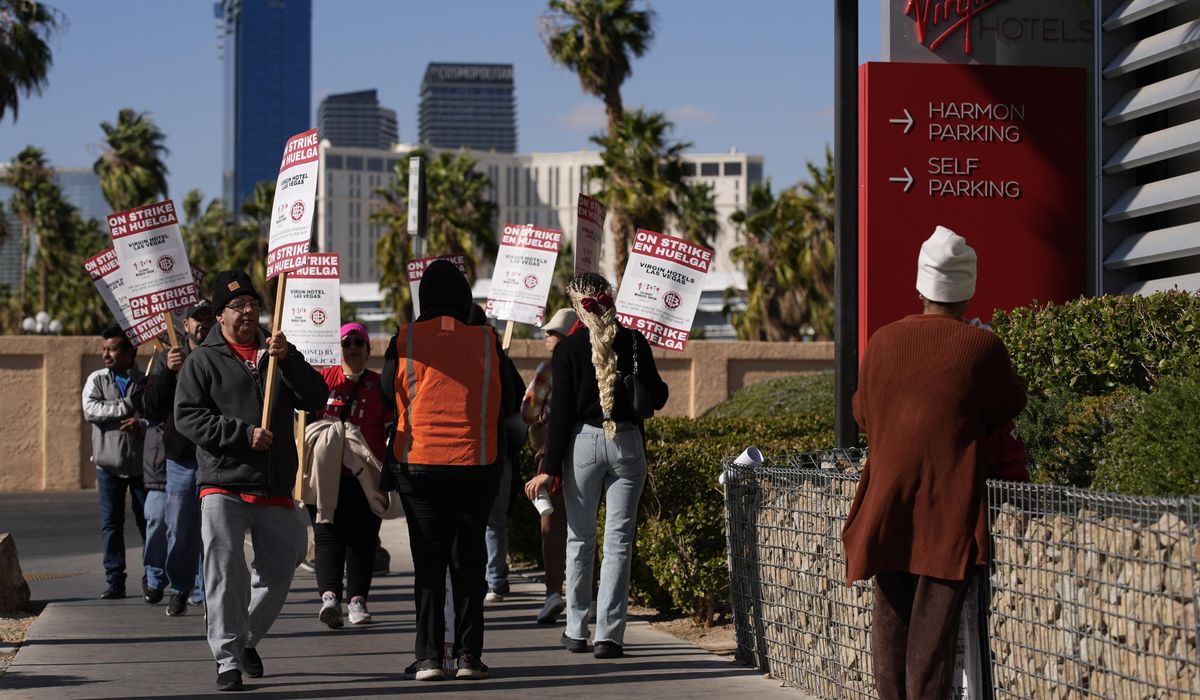 NextImg:Union workers picket for 3rd day at Las Vegas casino with no talks slated