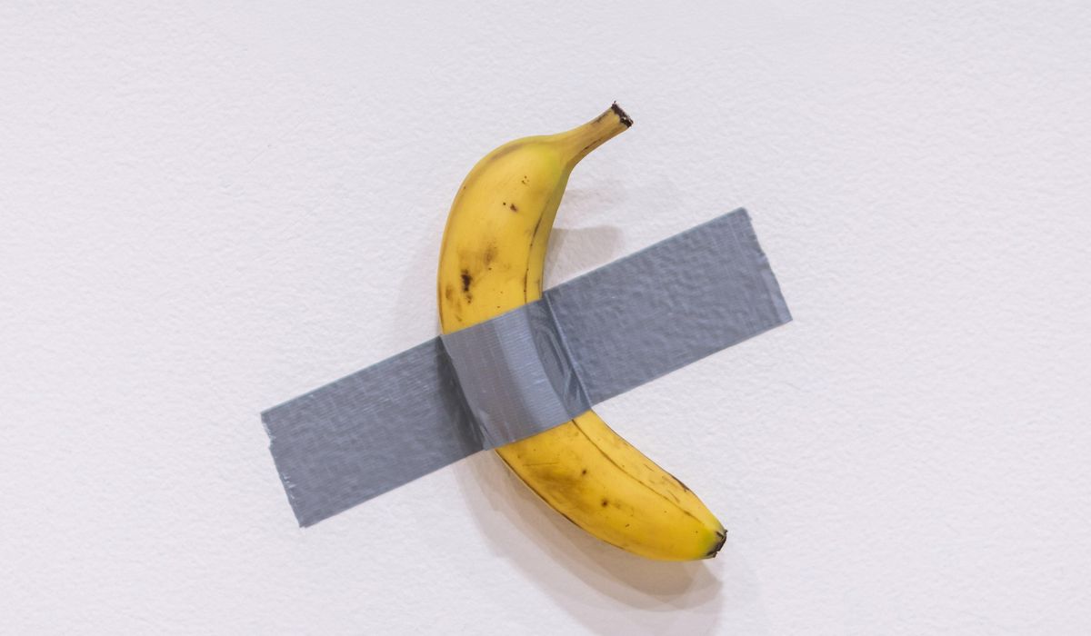 NextImg:Banana taped to wall set to snatch over $1 million at auction