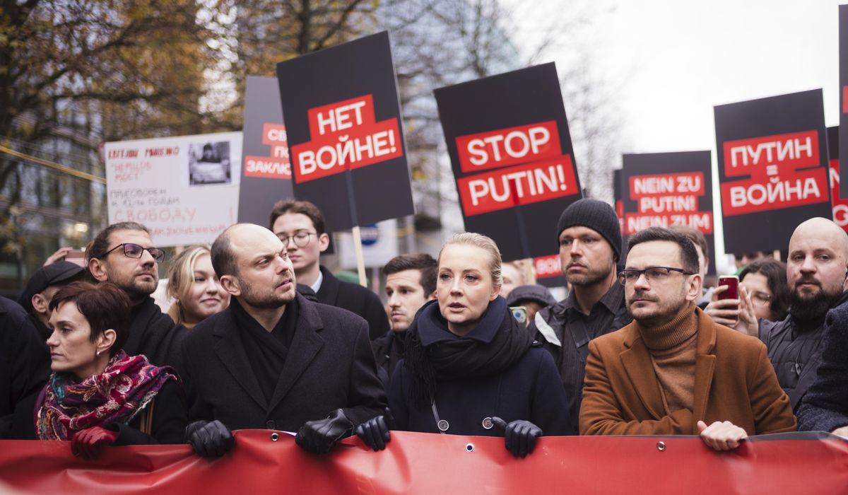 NextImg:Putin critics lead a march in Berlin calling for democracy in Russia and an end to war in Ukraine