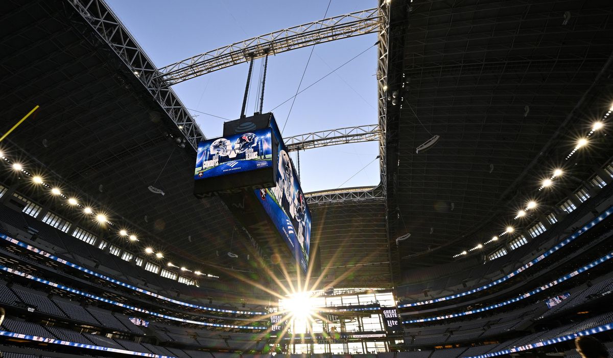 NextImg:Debris falls from roof at Cowboys’ stadium before game against Texans
