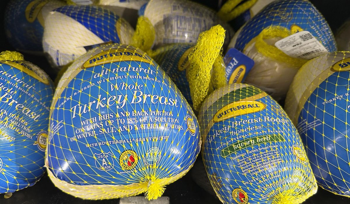 NextImg:Grocery chains vie for a place on Thanksgiving tables with turkey dinner deals and store brands